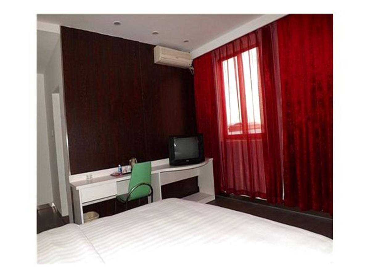 V8 Hotel Xilang Subway Branch Cantão Exterior foto