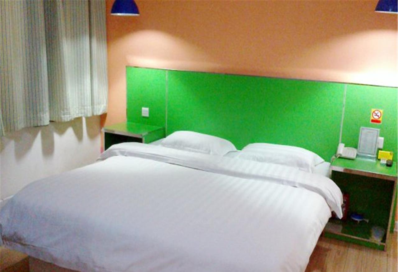 V8 Hotel Xilang Subway Branch Cantão Exterior foto