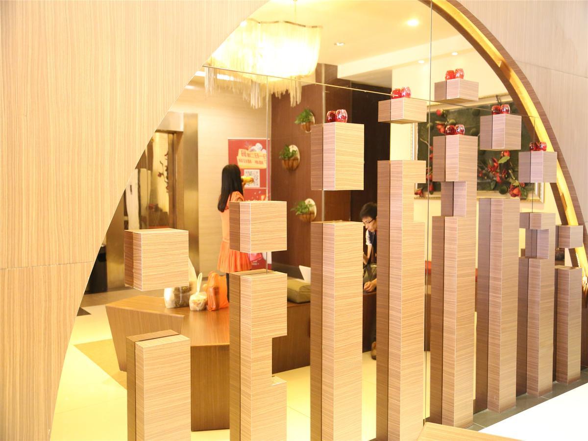 V8 Hotel Xilang Subway Branch Cantão Exterior foto